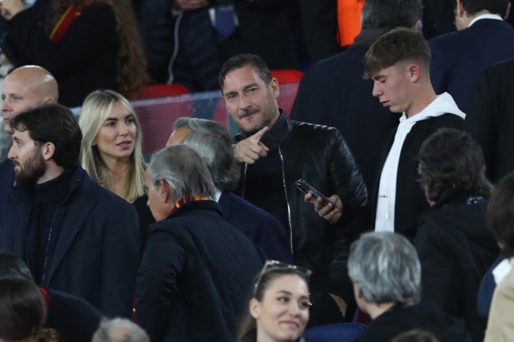 开云体育下载-斯基拉：托蒂昨晚与加斯佩里尼进行积极会谈，准备加入管理层